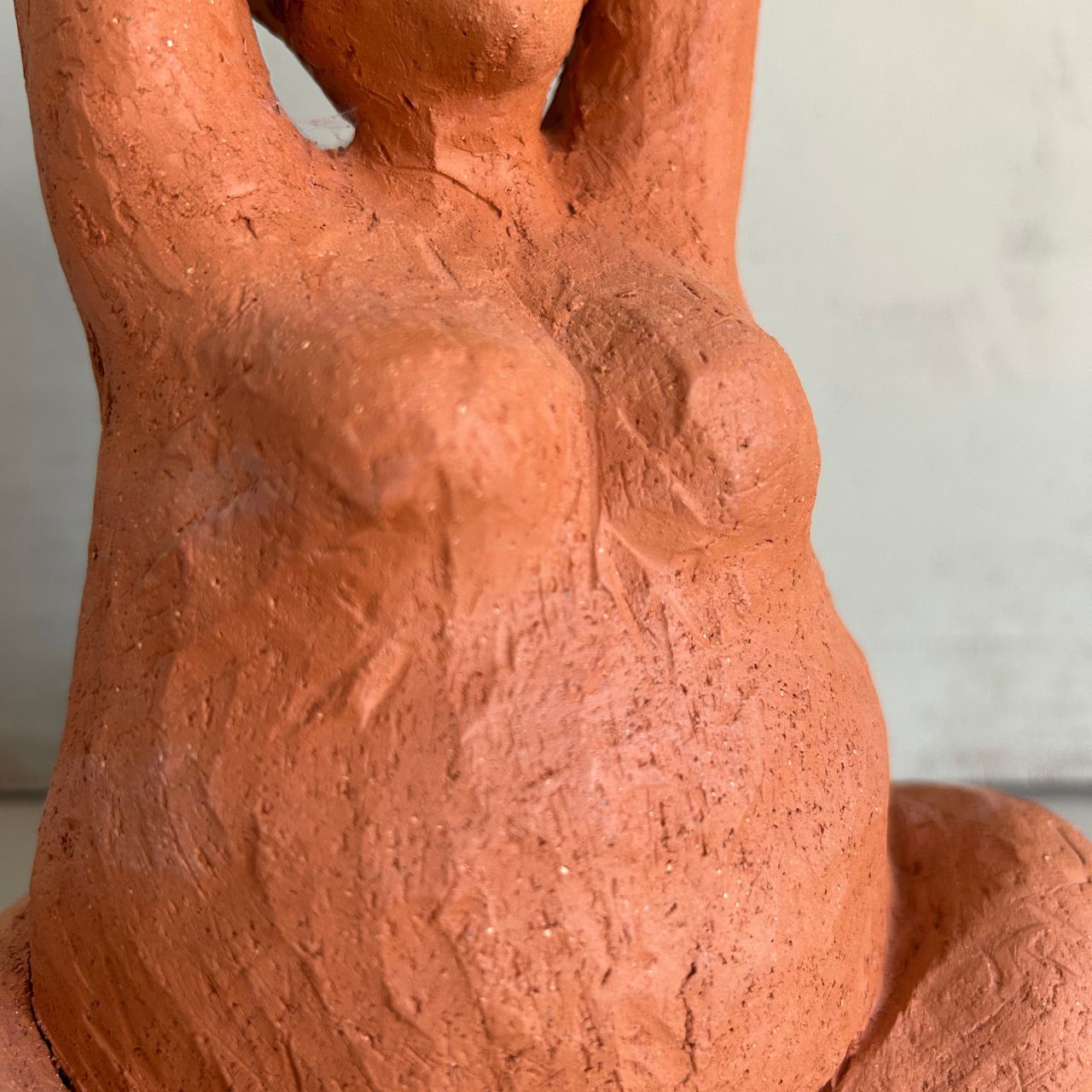 Escultura de la abundancia | Escultura Cerámica Artesanal en Gres | Agalma Ceramics - Imagen 12