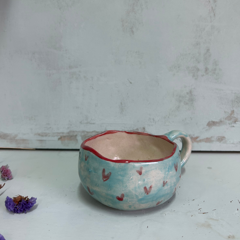 Taza verde agua con corazones rojos Mediana - Imagen 3