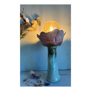 lámpara flor artesanal hecha por Agalma Ceramics