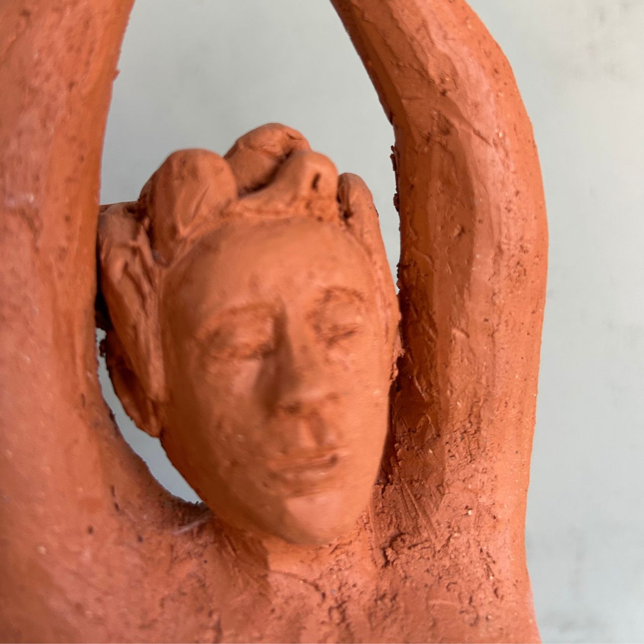 Escultura de la abundancia | Escultura Cerámica Artesanal en Gres | Agalma Ceramics - Imagen 8