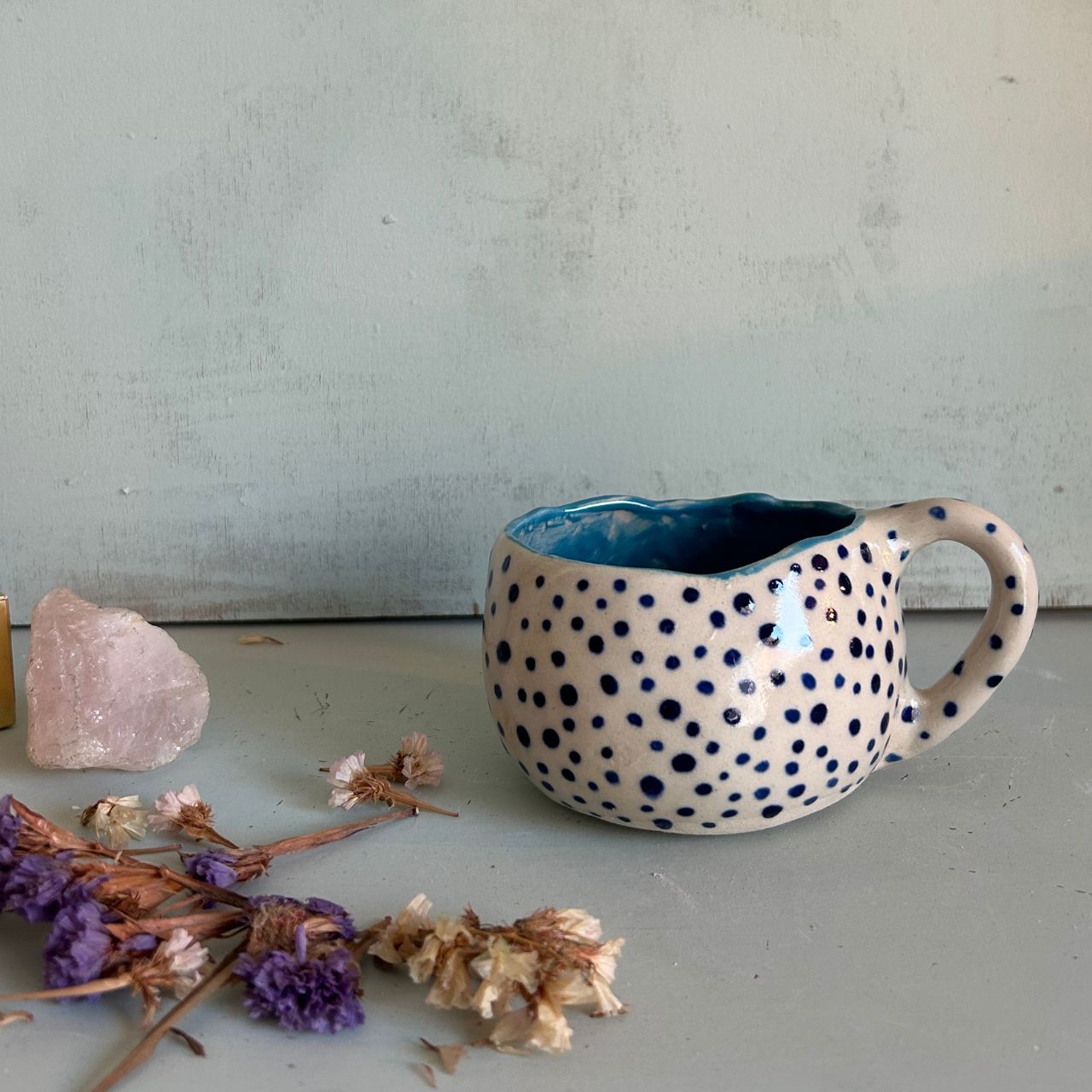 Taza Mediana Blanca con Lunares Azul Oscuro - Imagen 5